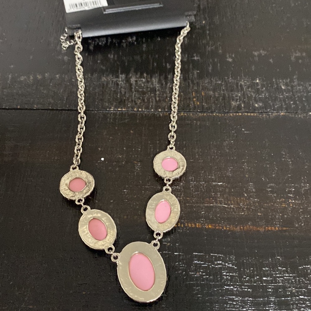 Elegant NWT New York & Company Pink & Silver Tone Necklace! - Picture 6 of 6
